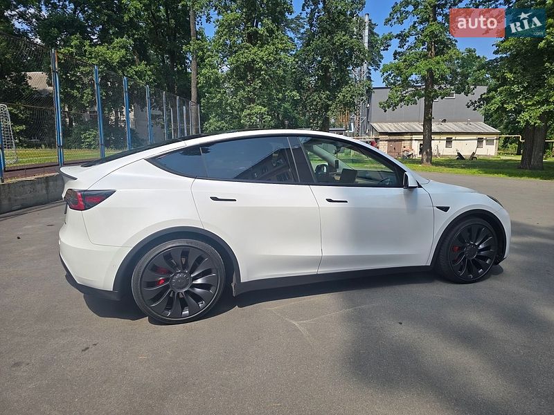 Внедорожник / Кроссовер Tesla Model Y 2022 в Киеве