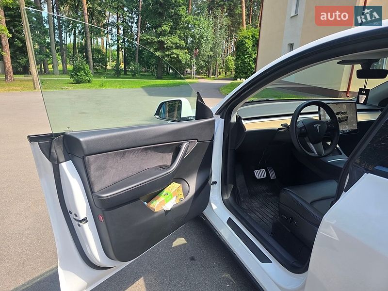 Внедорожник / Кроссовер Tesla Model Y 2022 в Киеве