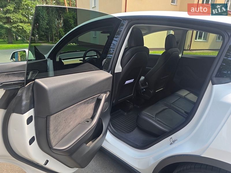 Внедорожник / Кроссовер Tesla Model Y 2022 в Киеве