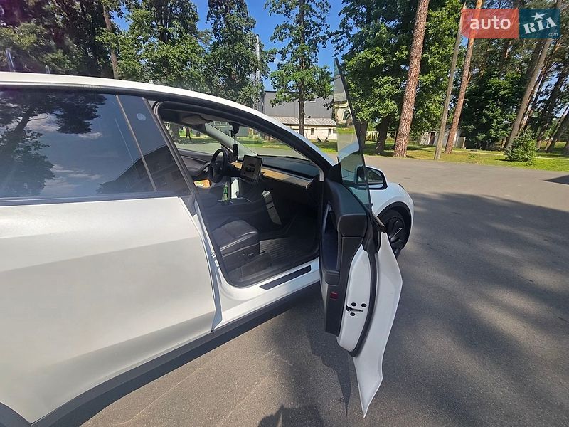 Внедорожник / Кроссовер Tesla Model Y 2022 в Киеве