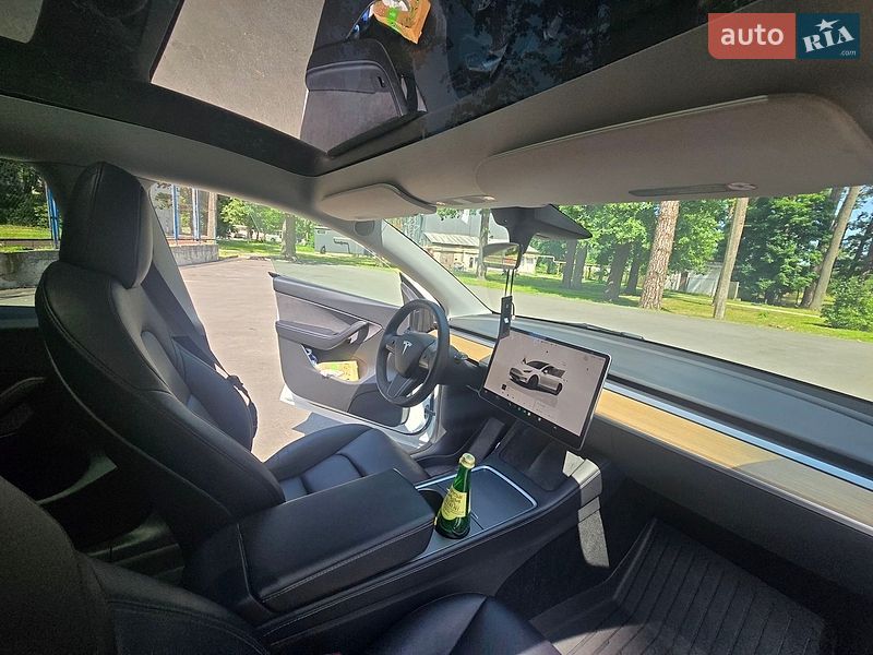 Внедорожник / Кроссовер Tesla Model Y 2022 в Киеве