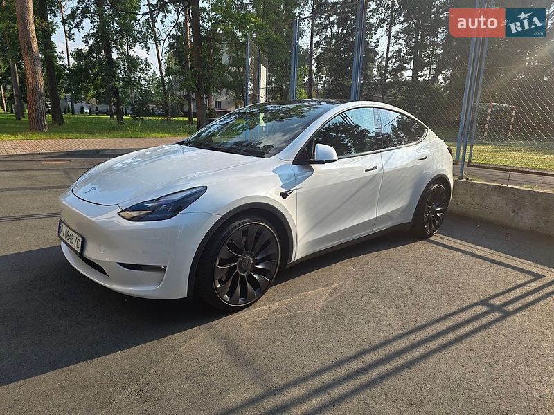 Внедорожник / Кроссовер Tesla Model Y 2022 в Киеве