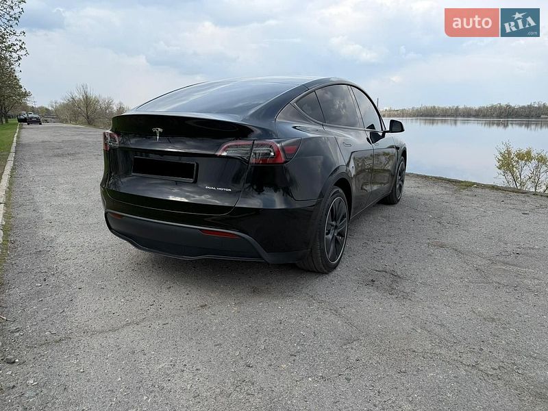 Позашляховик / Кросовер Tesla Model Y 2023 в Дніпрі фото 3 Позашляховик / Кросовер Tesla Model Y 2023 в Дніпрі