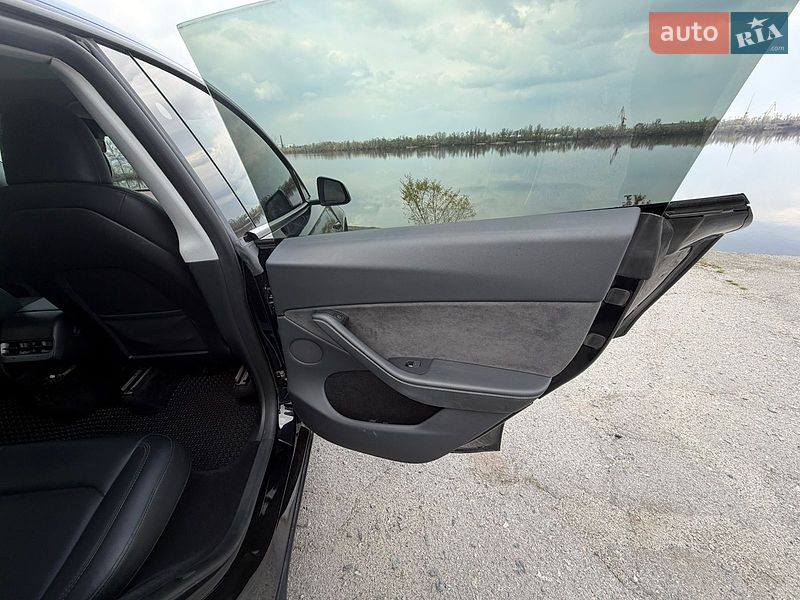 Позашляховик / Кросовер Tesla Model Y 2023 в Дніпрі фото 15 Позашляховик / Кросовер Tesla Model Y 2023 в Дніпрі
