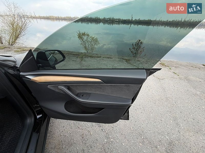 Позашляховик / Кросовер Tesla Model Y 2023 в Дніпрі фото 16 Позашляховик / Кросовер Tesla Model Y 2023 в Дніпрі