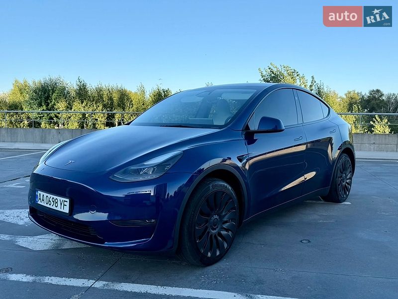 Tesla Model Y 2024