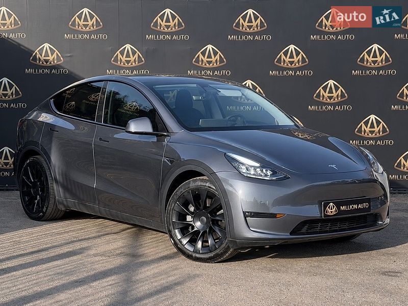 Tesla Model Y, фото з оголошення