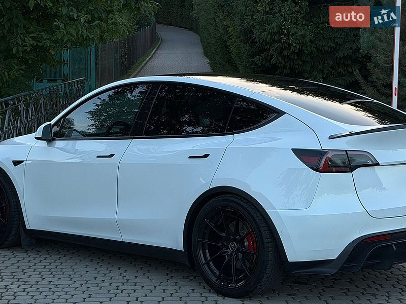 Позашляховик / Кросовер Tesla Model Y 2022 в Львові