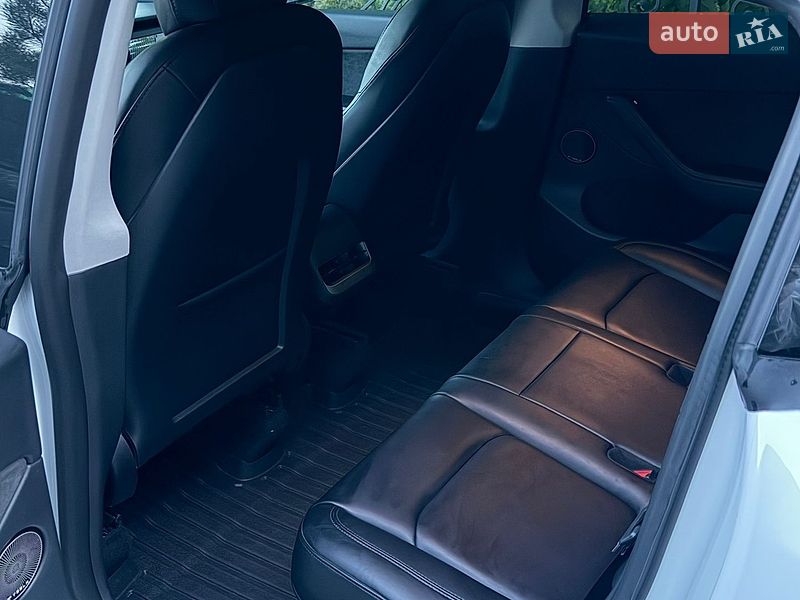 Позашляховик / Кросовер Tesla Model Y 2022 в Львові