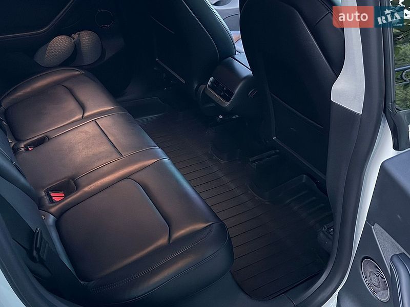 Позашляховик / Кросовер Tesla Model Y 2022 в Львові