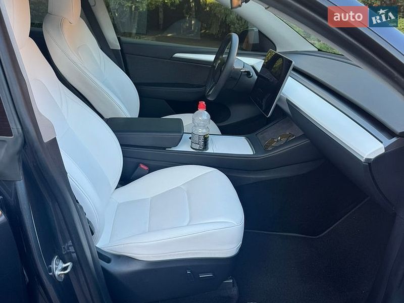 Внедорожник / Кроссовер Tesla Model Y 2023 в Днепре