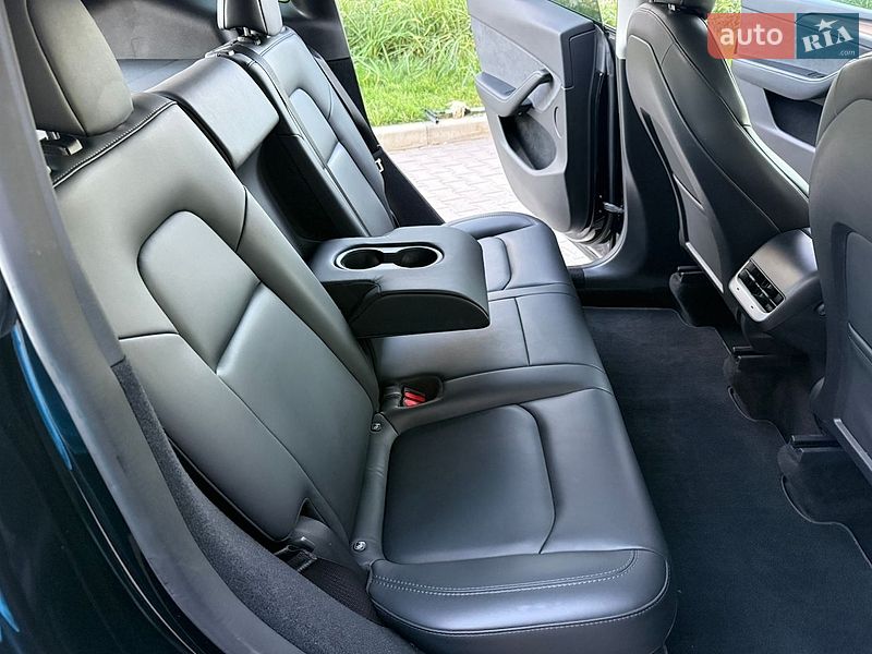 Внедорожник / Кроссовер Tesla Model Y 2023 в Киеве