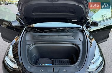 Внедорожник / Кроссовер Tesla Model Y 2023 в Киеве