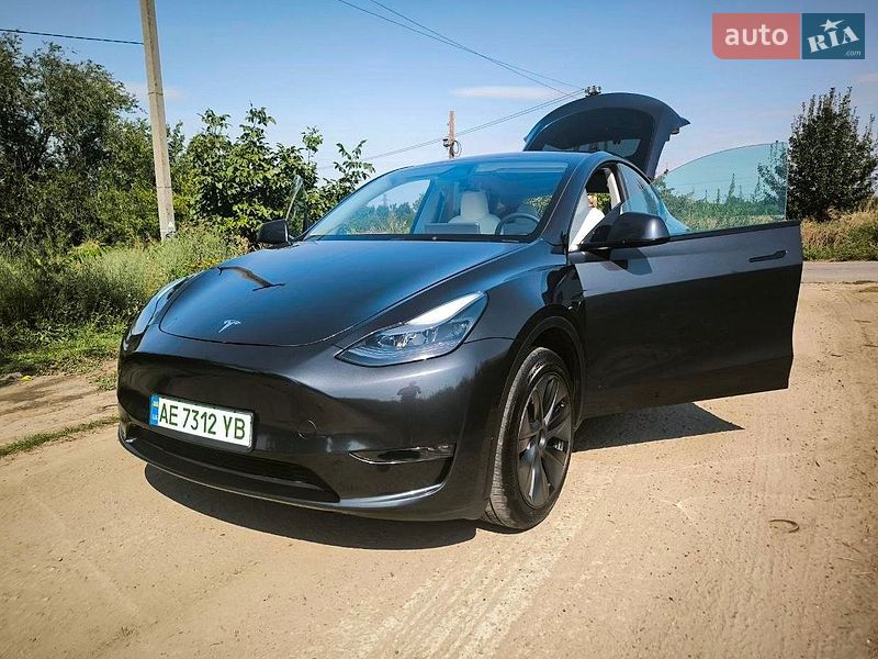 Позашляховик / Кросовер Tesla Model Y 2024 в Дніпрі