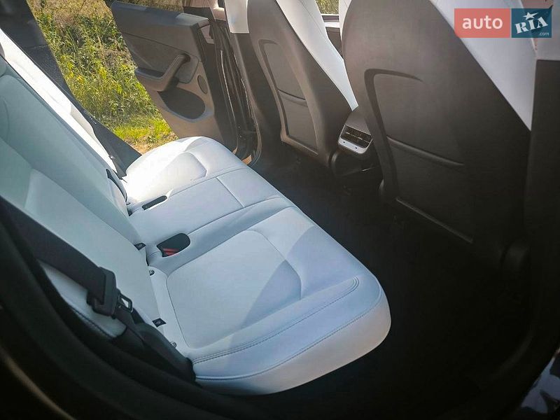 Позашляховик / Кросовер Tesla Model Y 2024 в Дніпрі