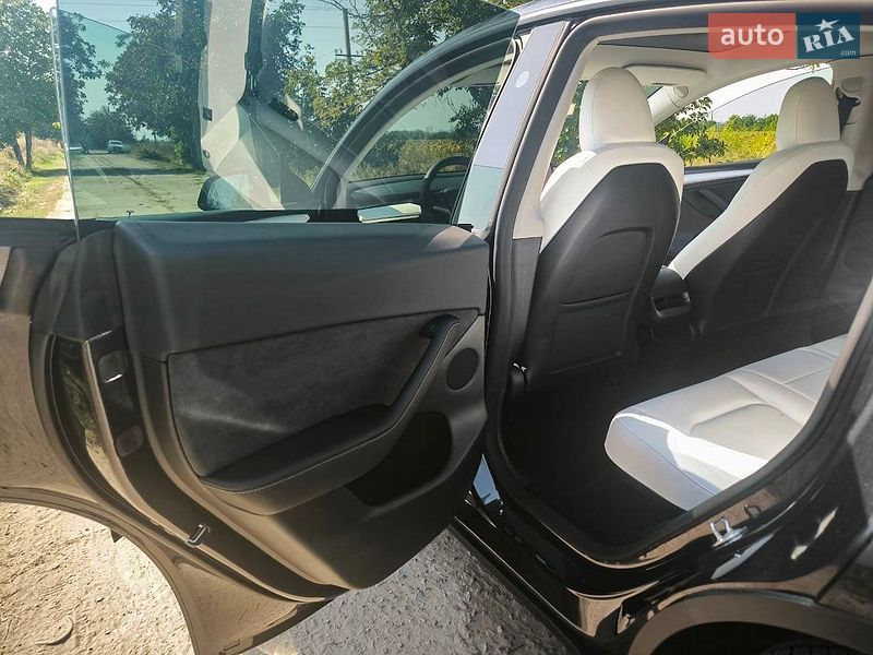 Позашляховик / Кросовер Tesla Model Y 2024 в Дніпрі