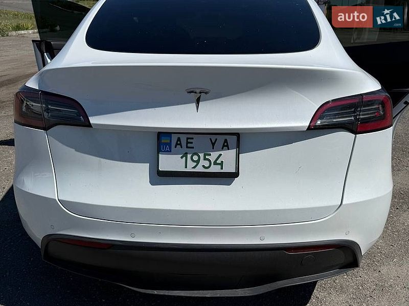 Позашляховик / Кросовер Tesla Model Y 2021 в Дніпрі