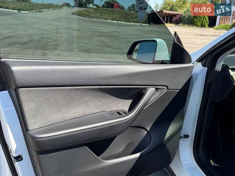 Позашляховик / Кросовер Tesla Model Y 2021 в Дніпрі