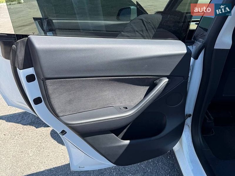 Позашляховик / Кросовер Tesla Model Y 2021 в Дніпрі