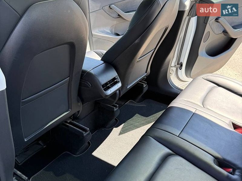 Позашляховик / Кросовер Tesla Model Y 2021 в Дніпрі
