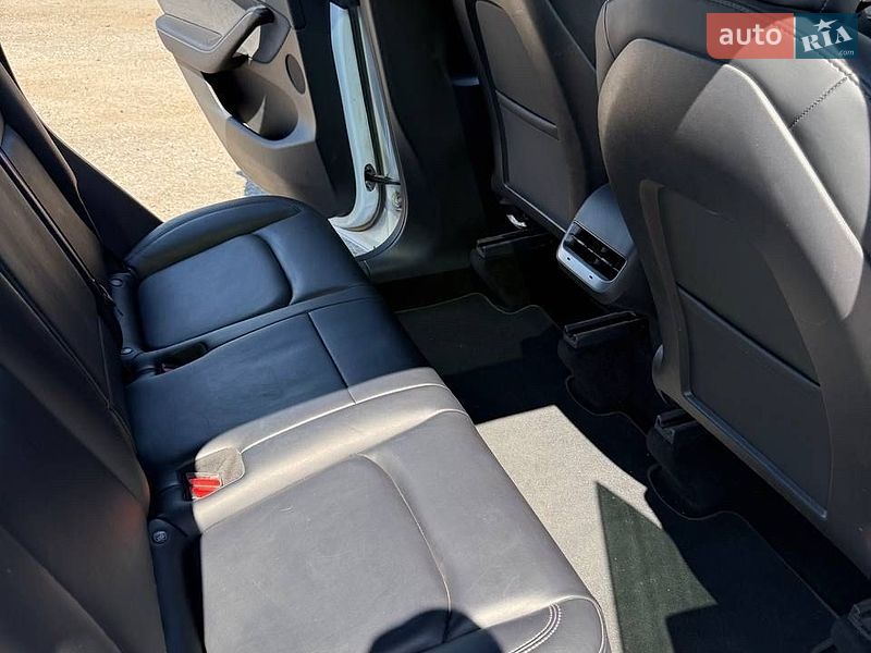Позашляховик / Кросовер Tesla Model Y 2021 в Дніпрі