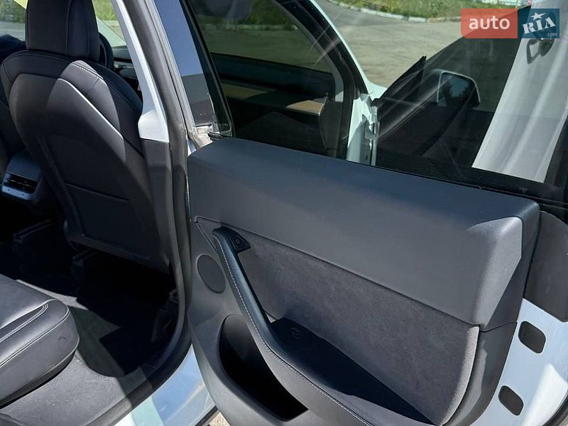 Позашляховик / Кросовер Tesla Model Y 2021 в Дніпрі