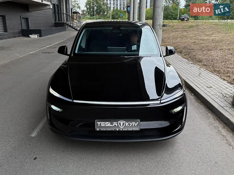 Tesla Model Y 2025