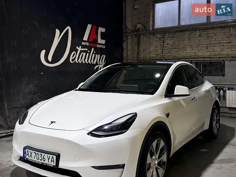 Tesla Model Y 2023