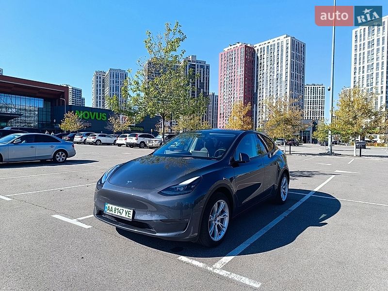 Внедорожник / Кроссовер Tesla Model Y 2023 в Киеве