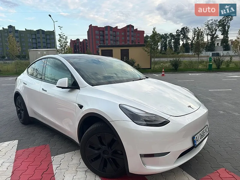 Tesla Model Y 2025