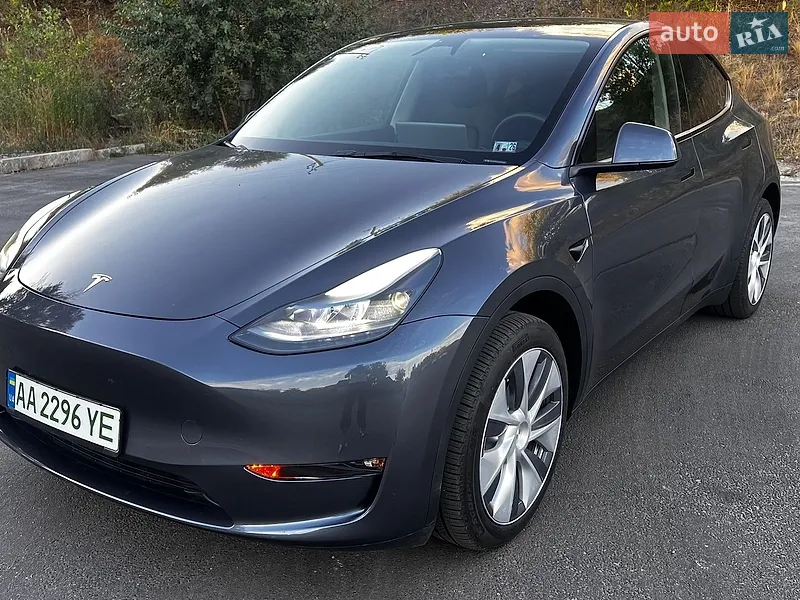 Tesla Model Y 2024