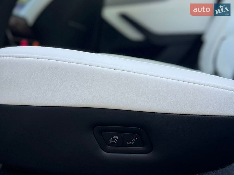 Внедорожник / Кроссовер Tesla Model Y 2025 в Львове