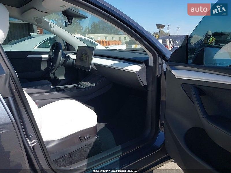 Внедорожник / Кроссовер Tesla Model Y 2023 в Черновцах