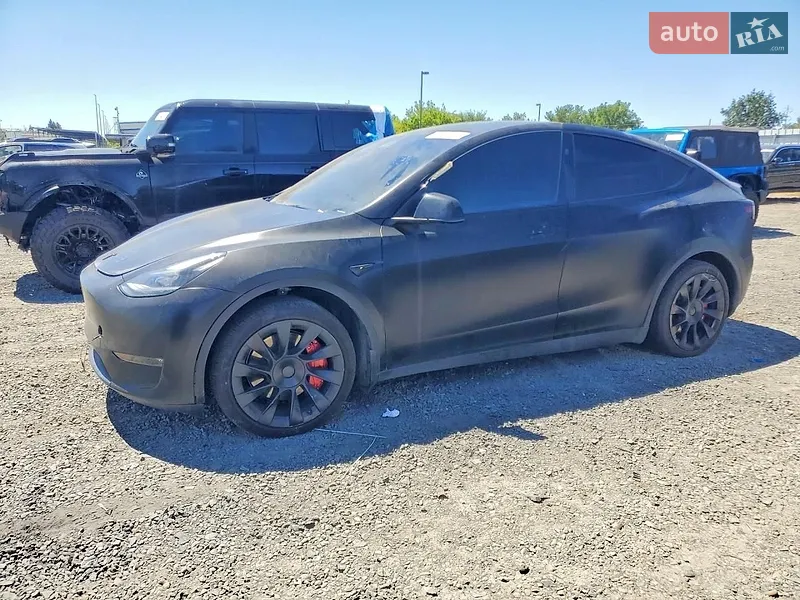 Tesla Model Y 2024