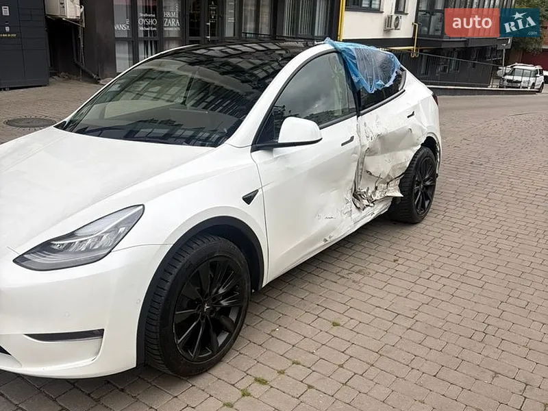Tesla Model Y 2021