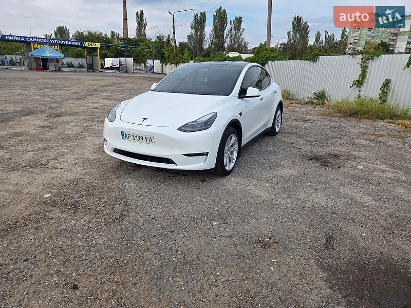 Tesla Model Y 2023