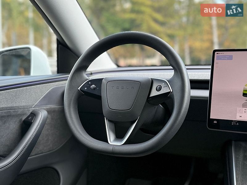 Позашляховик / Кросовер Tesla Model Y 2025 в Львові