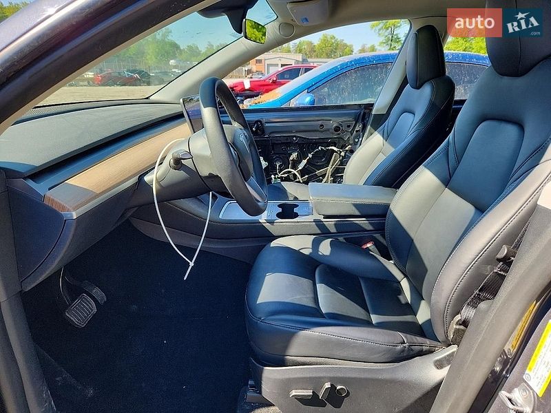 Внедорожник / Кроссовер Tesla Model Y 2023 в Киеве