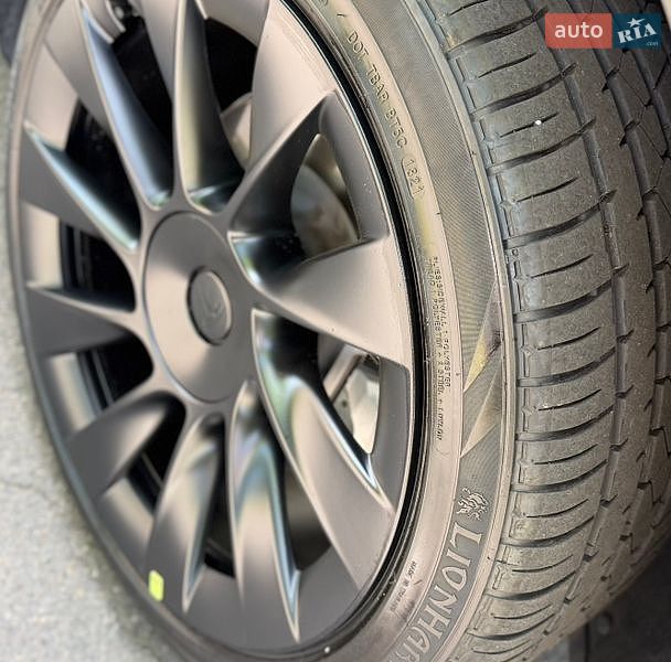 Внедорожник / Кроссовер Tesla Model Y 2023 в Киеве