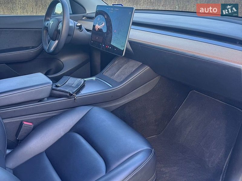 Позашляховик / Кросовер Tesla Model Y 2021 в Дніпрі