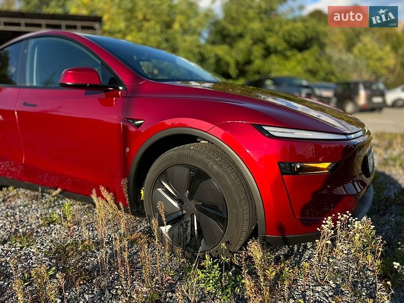 Внедорожник / Кроссовер Tesla Model Y 2025 в Львове