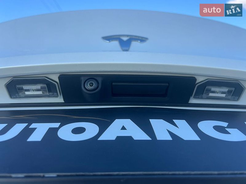 Позашляховик / Кросовер Tesla Model Y 2023 в Києві фото 23 Позашляховик / Кросовер Tesla Model Y 2023 в Києві
