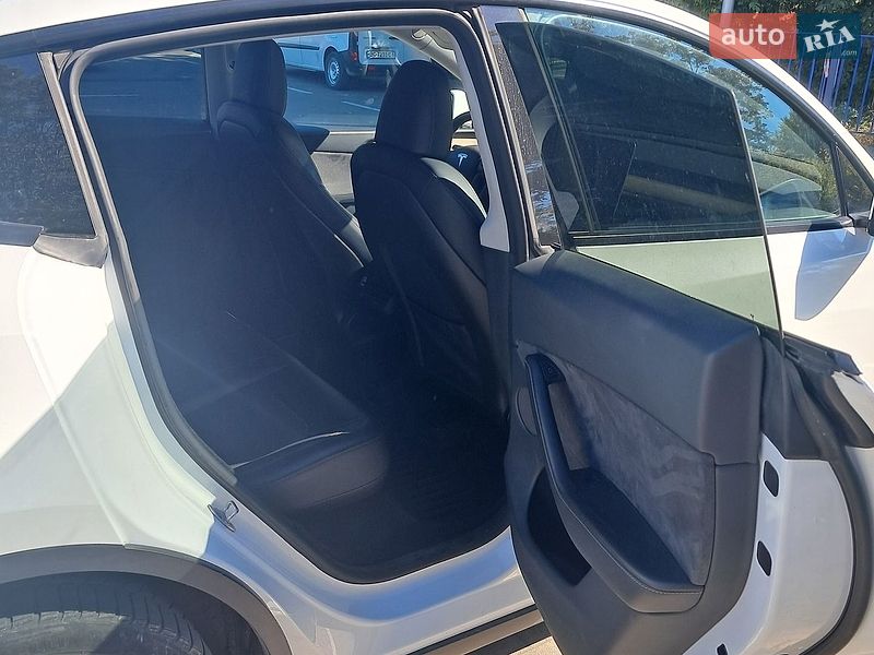 Внедорожник / Кроссовер Tesla Model Y 2023 в Тернополе