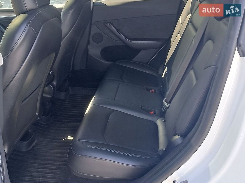 Внедорожник / Кроссовер Tesla Model Y 2023 в Тернополе