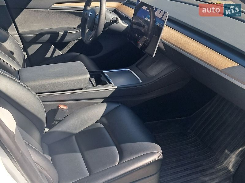 Внедорожник / Кроссовер Tesla Model Y 2023 в Тернополе