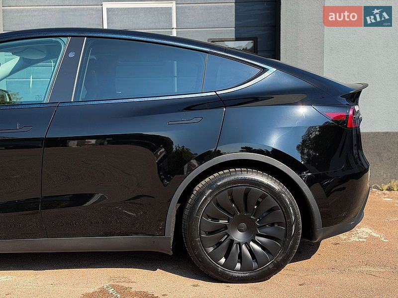 Позашляховик / Кросовер Tesla Model Y 2024 в Києві