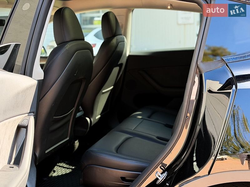 Позашляховик / Кросовер Tesla Model Y 2024 в Києві
