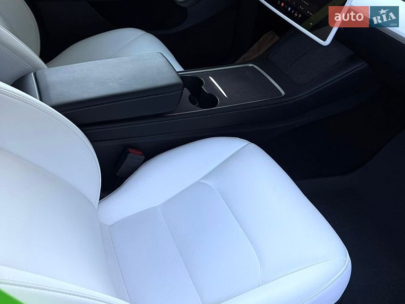 Позашляховик / Кросовер Tesla Model Y 2024 в Одесі