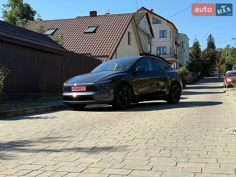 Позашляховик / Кросовер Tesla Model Y 2025 в Львові