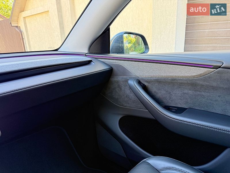 Позашляховик / Кросовер Tesla Model Y 2025 в Львові